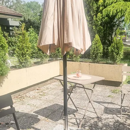 Tiny House Sofia アパート アオスタ