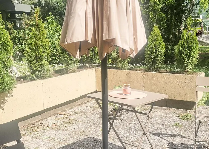 Tiny House Sofia アパート アオスタ